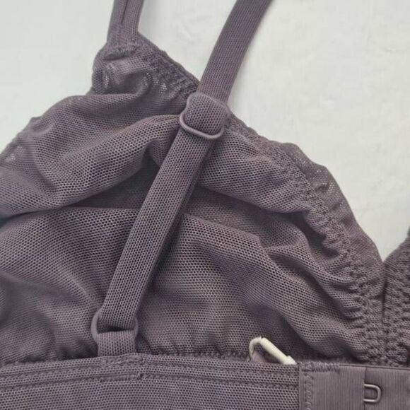 SKIMS TRIANGLE BRA NWT - Picture 5 of 9